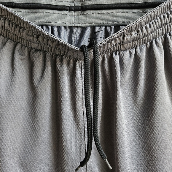 Nike Dri-Fit Athletic Shorts in Men's M - Picture 9 of 12